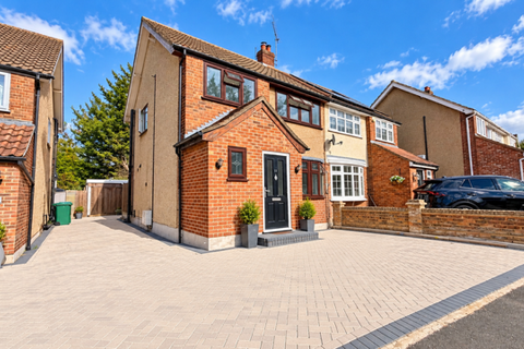 3 bedroom house to rent, Hampshire Road, Hornchurch, RM11