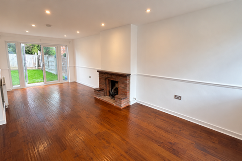 3 bedroom house to rent, Hampshire Road, Hornchurch, RM11