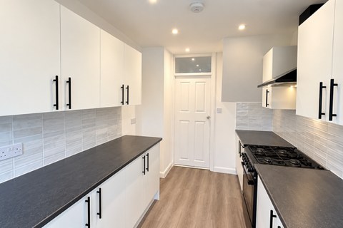 3 bedroom house to rent, Hampshire Road, Hornchurch, RM11