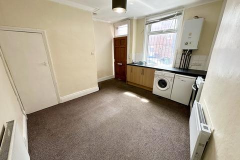 2 bedroom terraced house to rent, Cross Woodview Street, LEEDS, LS11