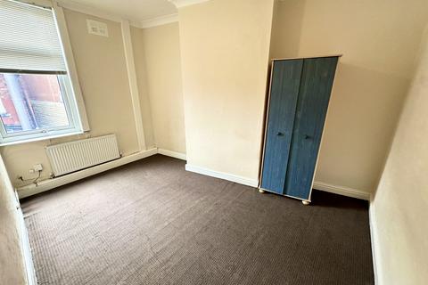 2 bedroom terraced house to rent, Cross Woodview Street, LEEDS, LS11