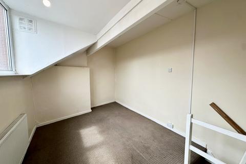 2 bedroom terraced house to rent, Cross Woodview Street, LEEDS, LS11