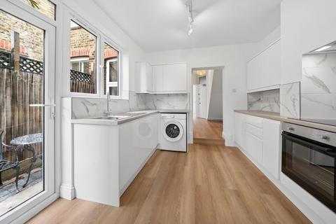 1 bedroom ground floor flat to rent, Carr Road, London E17