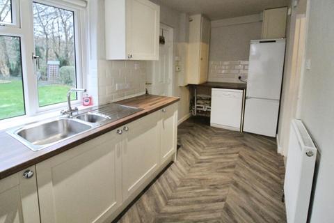 2 bedroom semi-detached house to rent, Greenthorpe Road, Leeds