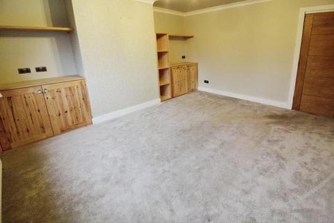 2 bedroom semi-detached house to rent, Greenthorpe Road, Leeds