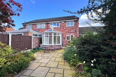 3 bedroom terraced house to rent, Pevensey Drive, Knutsford