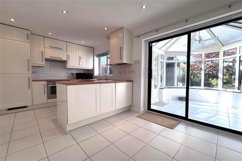 3 bedroom terraced house to rent, Pevensey Drive, Knutsford