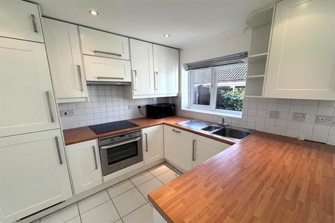 3 bedroom terraced house to rent, Pevensey Drive, Knutsford