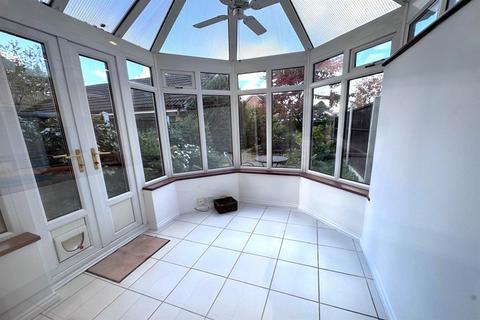 3 bedroom terraced house to rent, Pevensey Drive, Knutsford