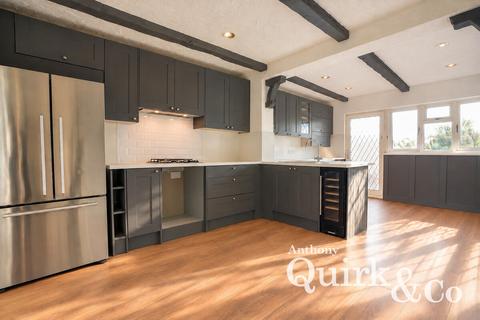 3 bedroom chalet for sale, The Driveway, Canvey Island, SS8