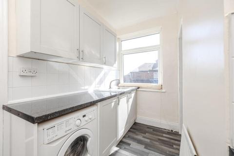 2 bedroom flat to rent, Kentmere Avenue, Newcastle upon Tyne NE6