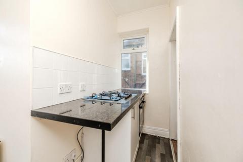 2 bedroom flat to rent, Kentmere Avenue, Newcastle upon Tyne NE6