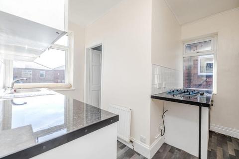 2 bedroom flat to rent, Kentmere Avenue, Newcastle upon Tyne NE6