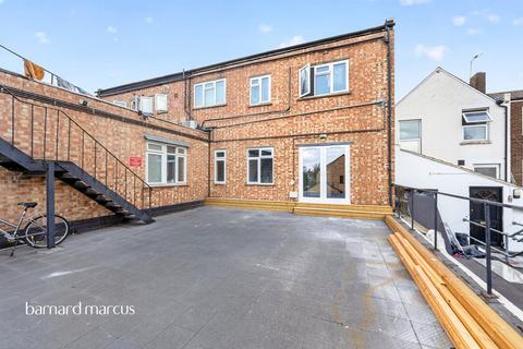 2 bedroom apartment to rent, Malden Road, NEW MALDEN