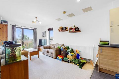 2 bedroom flat for sale, Ager Avenue, Dagenham, RM8