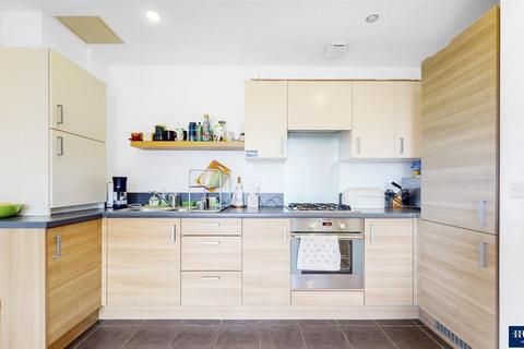 2 bedroom flat for sale, Ager Avenue, Dagenham, RM8