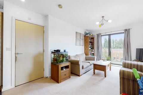 2 bedroom flat for sale, Ager Avenue, Dagenham, RM8