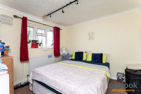 3 bedroom house to rent, Church Street, Stratford, London, E15
