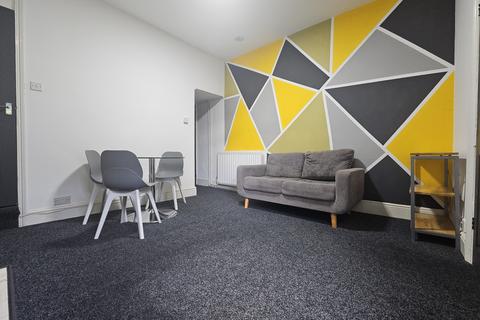 2 bedroom house to rent, Milner Road, BIRMINGHAM