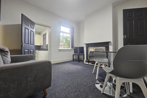 2 bedroom house to rent, Milner Road, BIRMINGHAM