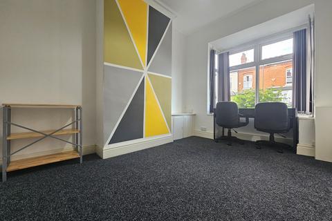 2 bedroom house to rent, Milner Road, BIRMINGHAM