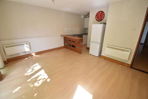 1 bedroom flat to rent, Charminster Court, Surbiton