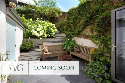 5 bedroom terraced house for sale