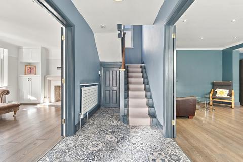 4 bedroom detached house for sale, Kenilworth Gardens, Loughton, IG10