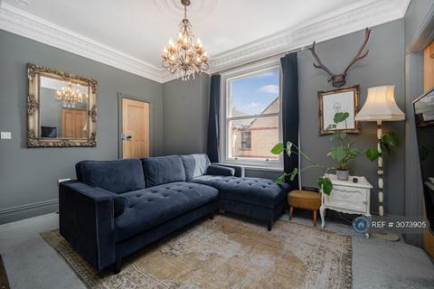 2 bedroom flat to rent, The Drive, Hove, BN3
