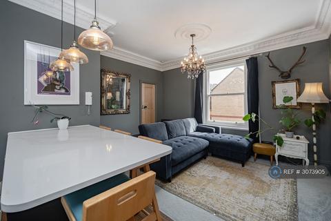 2 bedroom flat to rent, The Drive, Hove, BN3