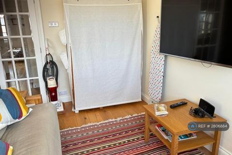1 bedroom flat to rent, Regency Square, Brighton, BN1