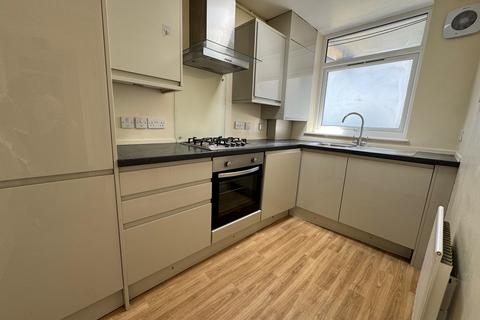 3 bedroom flat to rent, High Street, NEW MALDEN