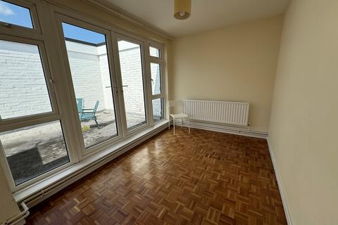 3 bedroom flat to rent, High Street, NEW MALDEN