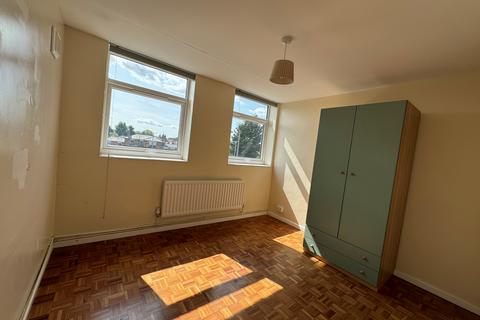 3 bedroom flat to rent, High Street, NEW MALDEN