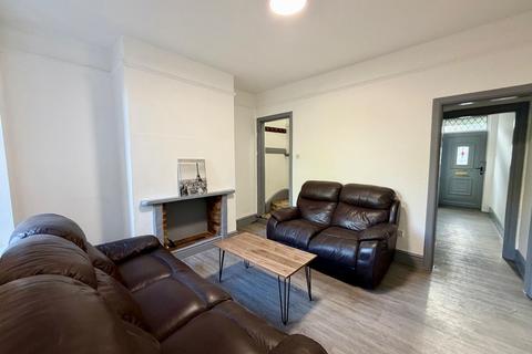 4 bedroom terraced house to rent, Friarswood Road, Newcastle, ST5