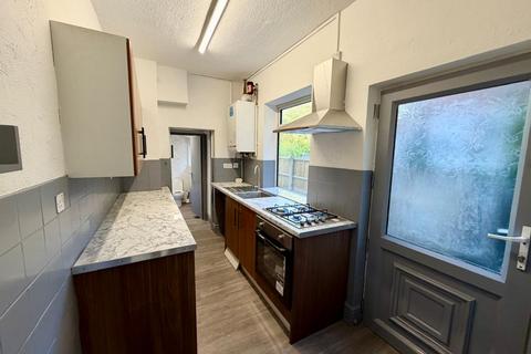 4 bedroom terraced house to rent, Friarswood Road, Newcastle, ST5