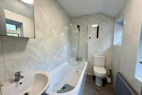 4 bedroom terraced house to rent, Friarswood Road, Newcastle, ST5