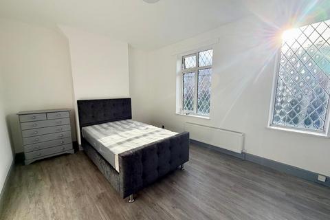 4 bedroom terraced house to rent, Friarswood Road, Newcastle, ST5