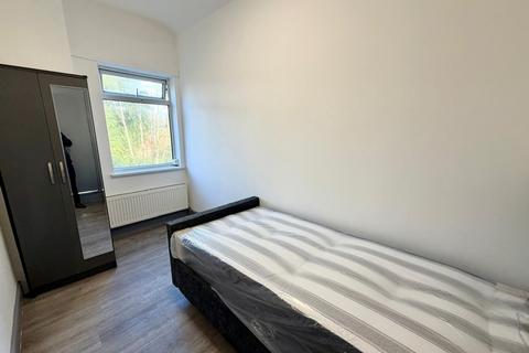 4 bedroom terraced house to rent, Friarswood Road, Newcastle, ST5