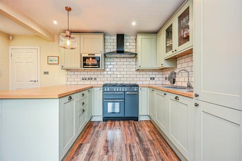3 bedroom semi-detached house for sale, Eden Crescent, Leeds