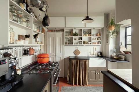 3 bedroom maisonette for sale, Thorpe Crescent, London E17