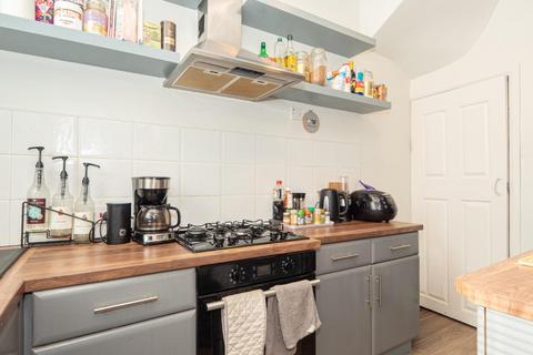 2 bedroom terraced house to rent, Nunthorpe Road, Leeds