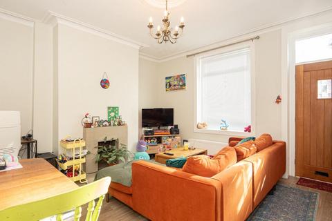 2 bedroom terraced house to rent, Nunthorpe Road, Leeds