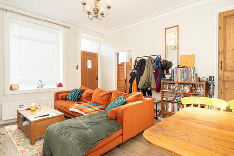 2 bedroom terraced house to rent, Nunthorpe Road, Leeds
