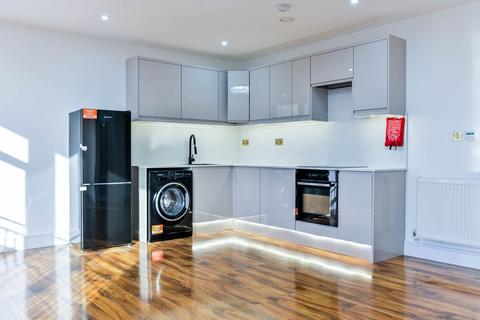 1 bedroom flat to rent, Coombe Road, Kingston Hill, Kingston upon Thames, KT2