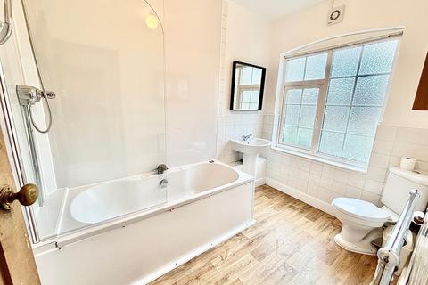 3 bedroom house to rent, Lambourne Road, London, E11