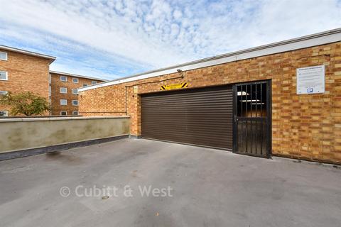 2 bedroom flat for sale, Maldon Road, Wallington, Surrey