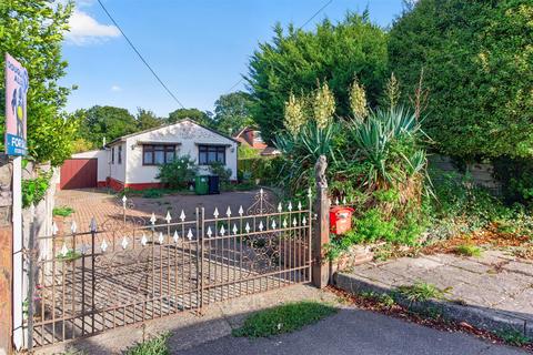 2 bedroom detached bungalow for sale, Sugden Avenue, Wickford, Essex