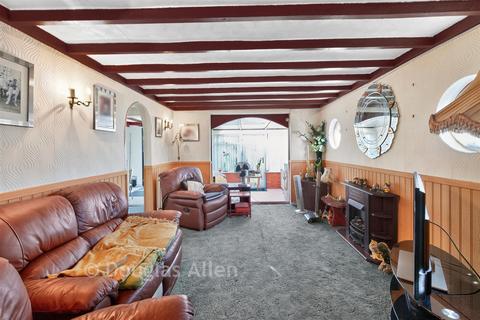 2 bedroom detached bungalow for sale, Sugden Avenue, Wickford, Essex