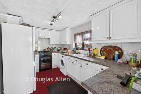 2 bedroom detached bungalow for sale, Sugden Avenue, Wickford, Essex